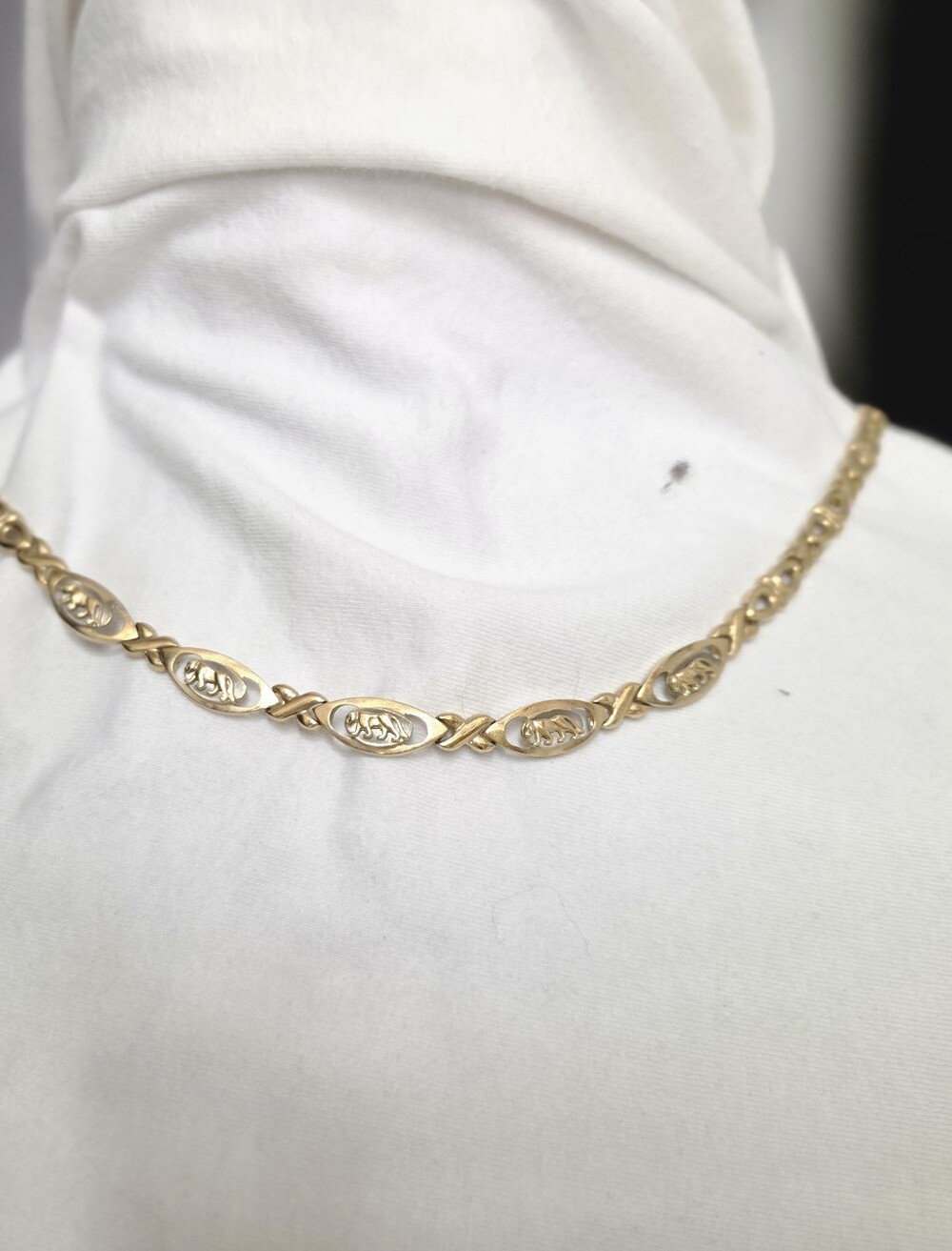 Vintage 14kt  Yellow Gold LION  Theme Thin Collar